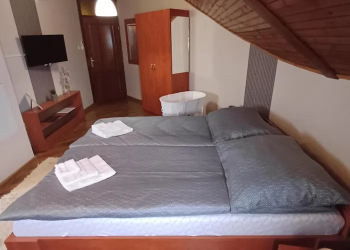Vozi Bed & Breakfast *